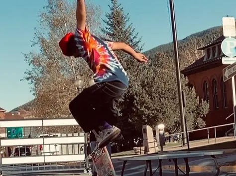 male skater doing aPop Shove-It